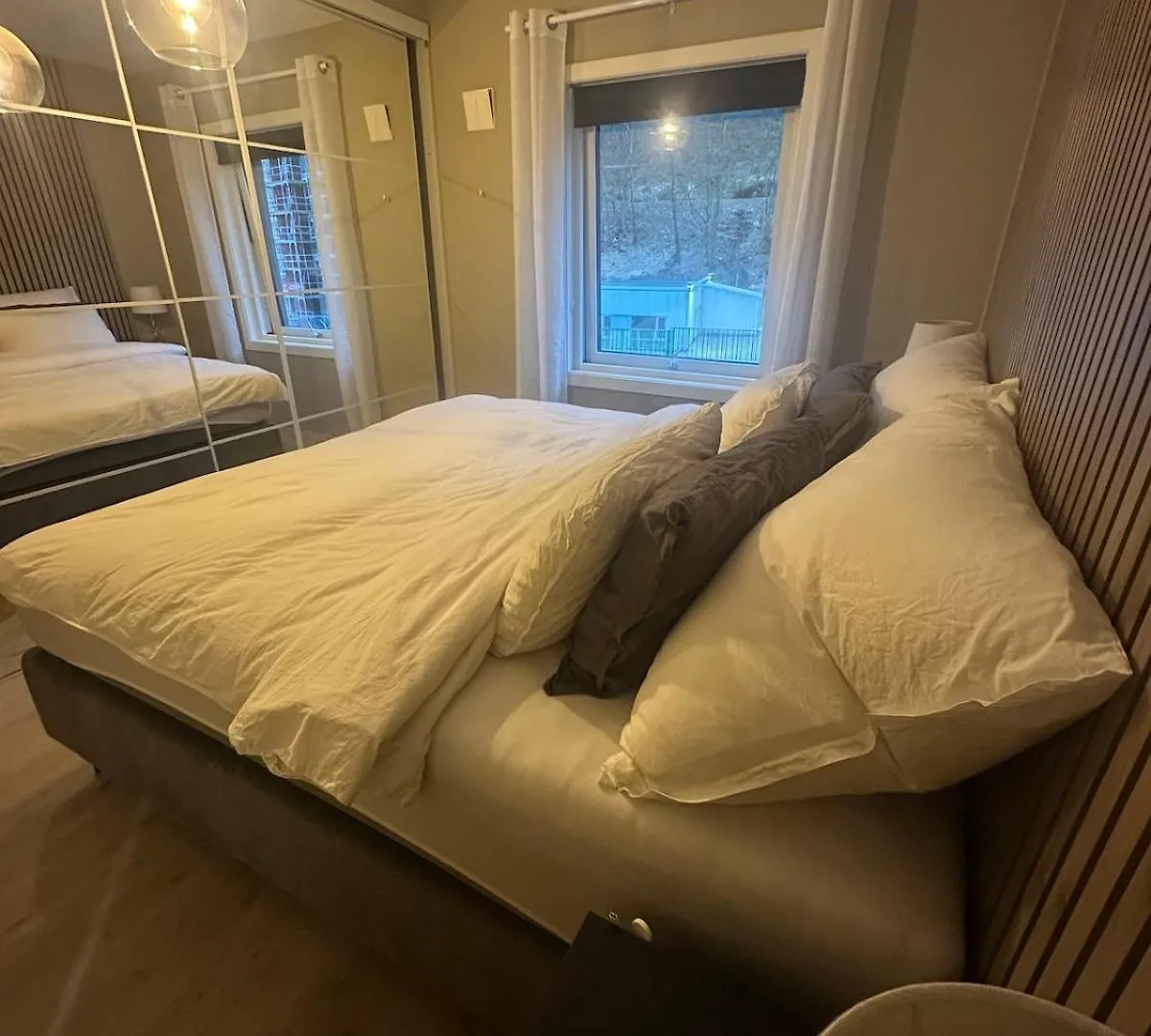 Cozy Modern Apartment With Stunning Views & Central Location Bergen
